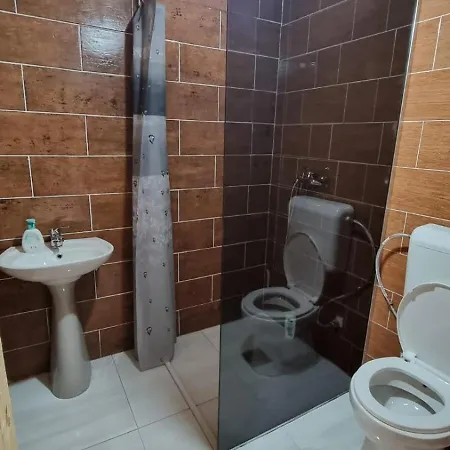 Bujtina2 בית הארחה 3*